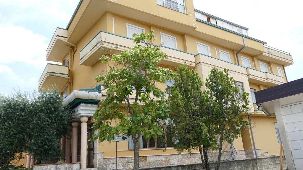 Hotel L'Ulivo Mirabella Eclano Buitenkant foto