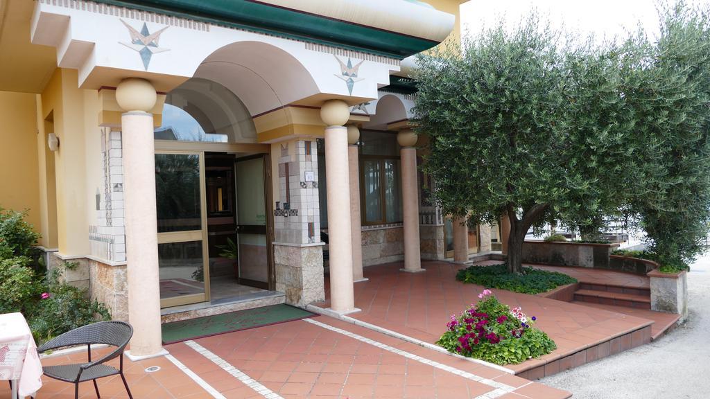 Hotel L'Ulivo Mirabella Eclano Buitenkant foto